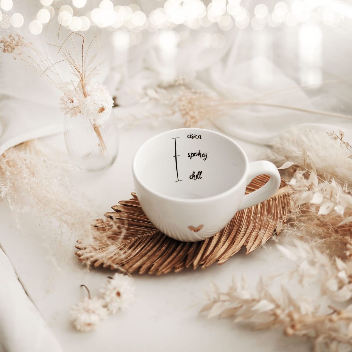 Biały kubek porcelanowy 500 ml - napis cisza spokój chill na urodziny dla introwertyka