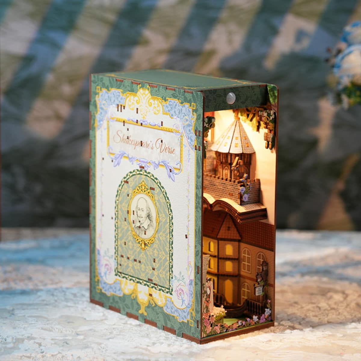 Miniaturowy domek Book Nook - Romeo i Julia - miłość świata - Tonecheer