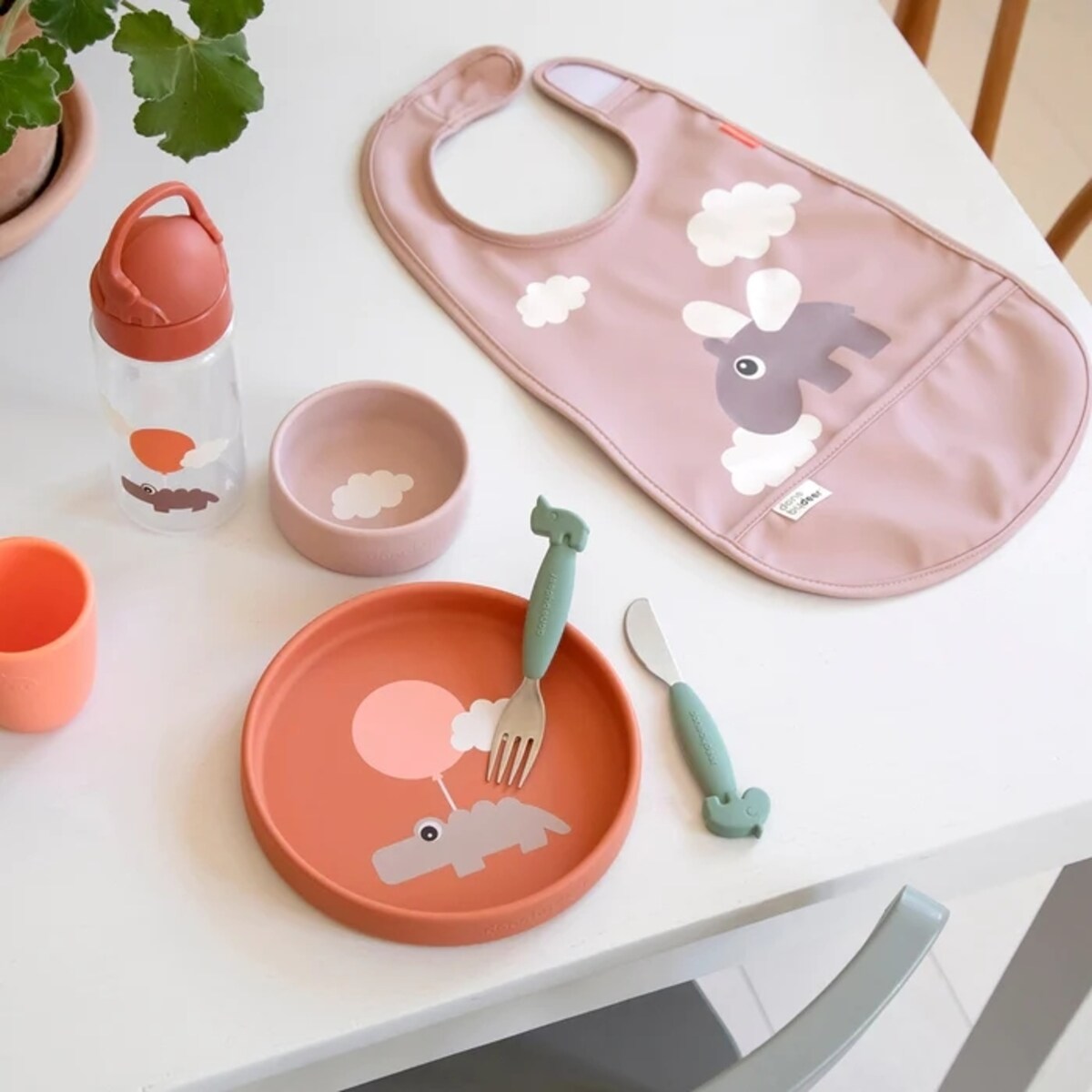 Done by Deer Śliniak z Kieszonką Happy Clouds Powder