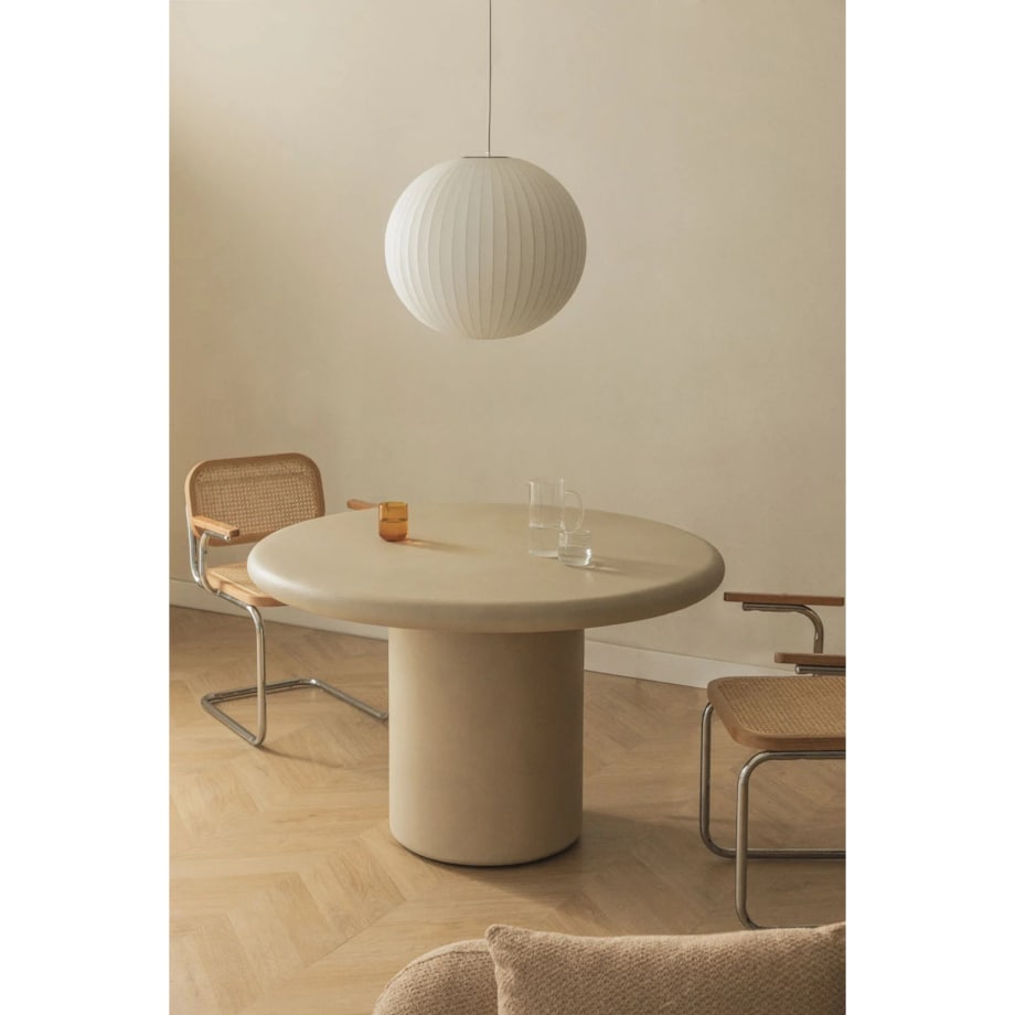 Okrągły stół do jadalni z cementu Namara kremowy Ø120 cm