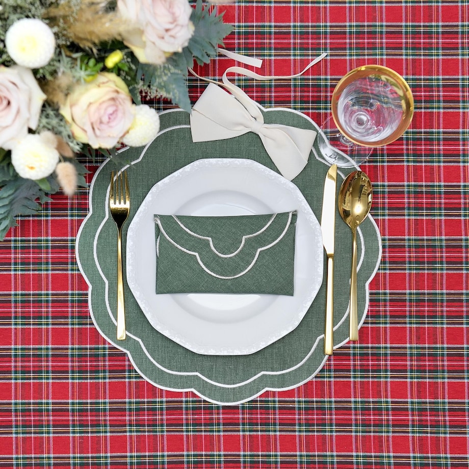 Okrągły obrus w szkocką kratę Red Tartan – ⌀ 210 cm