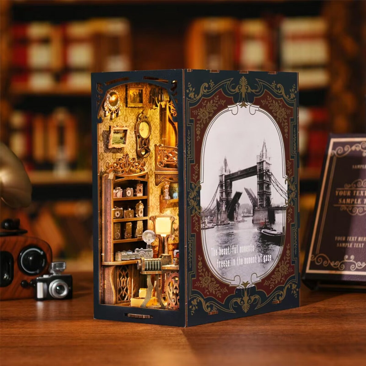 Miniaturowy domek Book Nook - Muzeum motyli