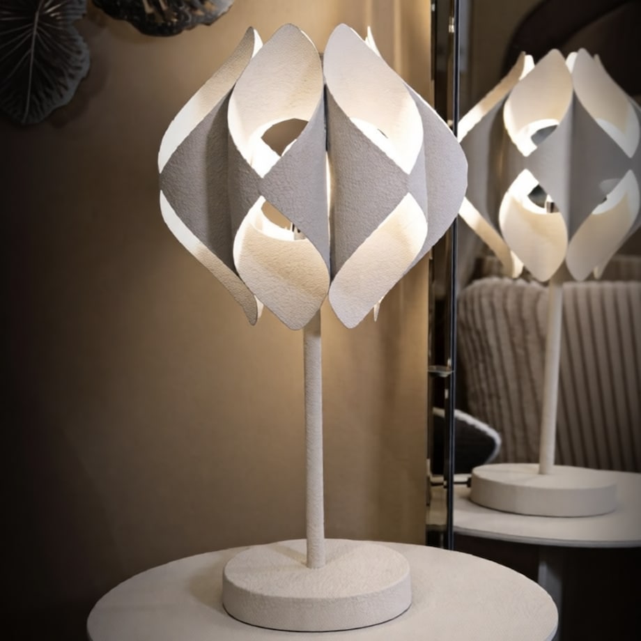 Lampa stołowa Space, kolor kremowy, żelazo, 28 x 28 x 57 cm, 1 x E27, styl nowoczesny, do salonu i sypialni, Mauro Ferretti
