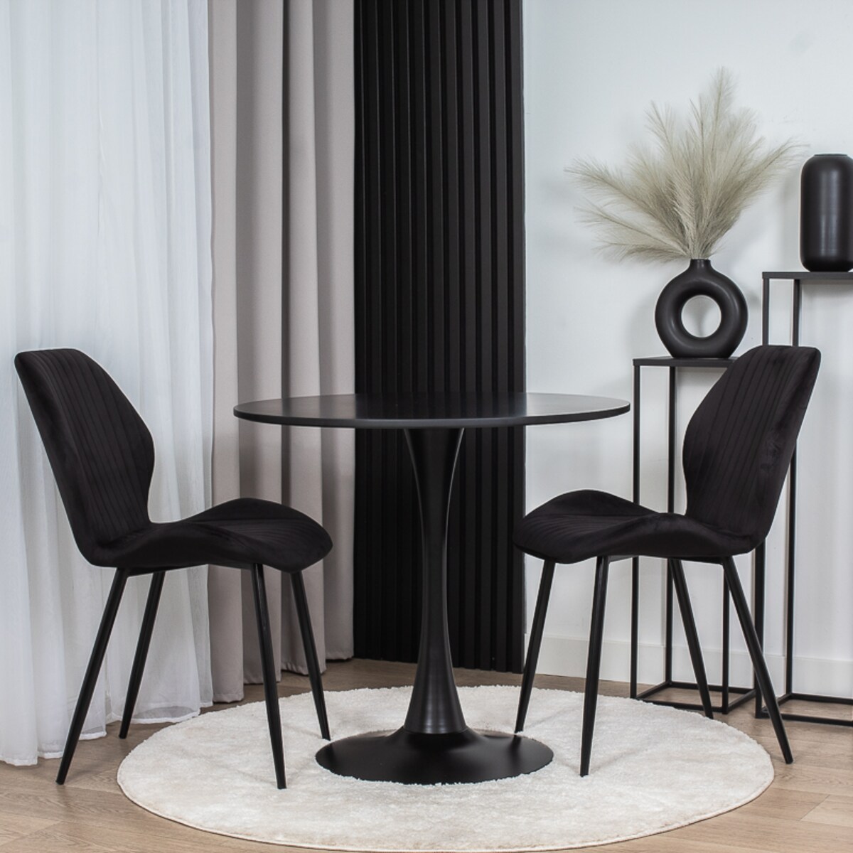 Krzesło tapicerowane czarne welurowe pikowane do salonu jadalni velvet