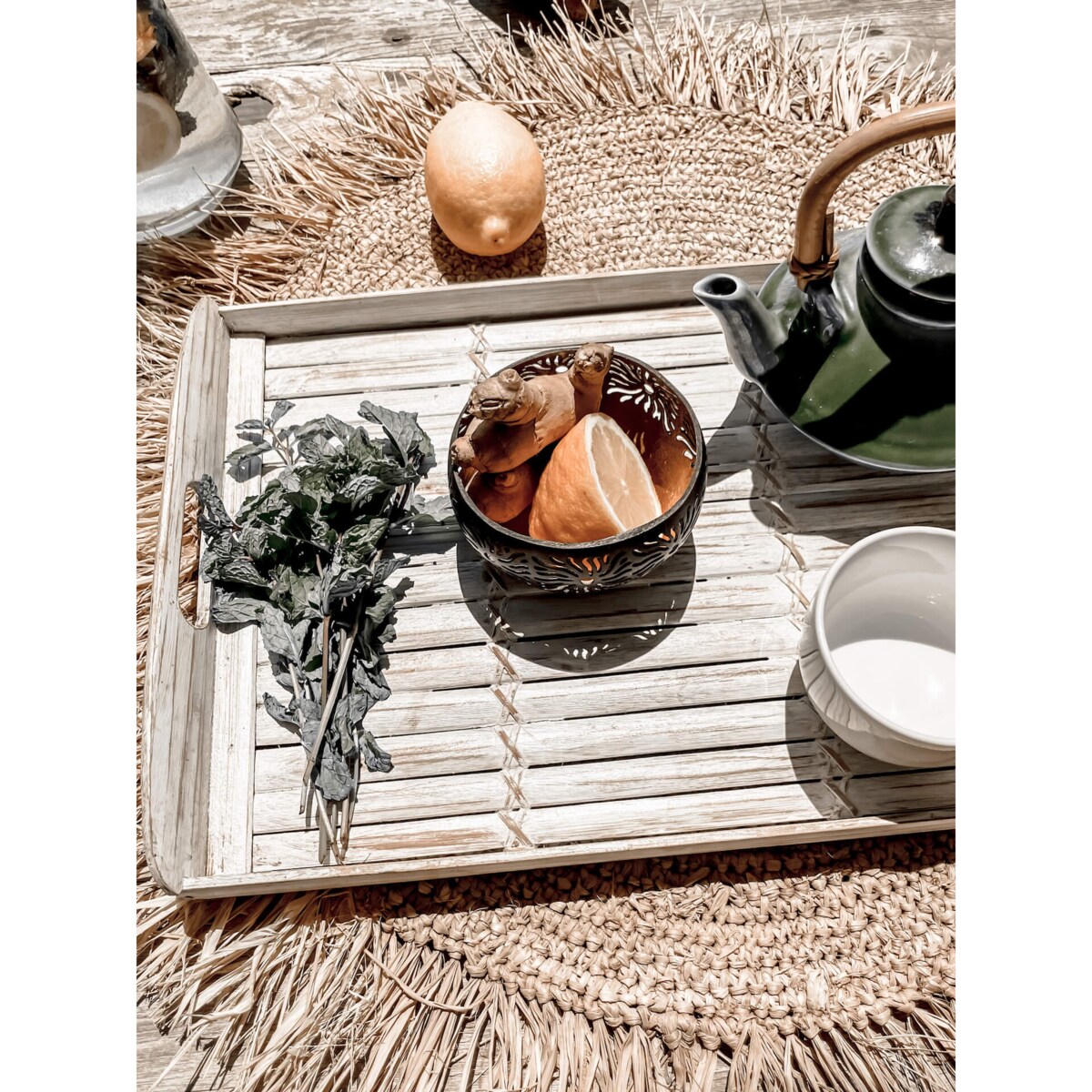 TACA Z POKROWCEM NA JEDZENIE S BIAŁA