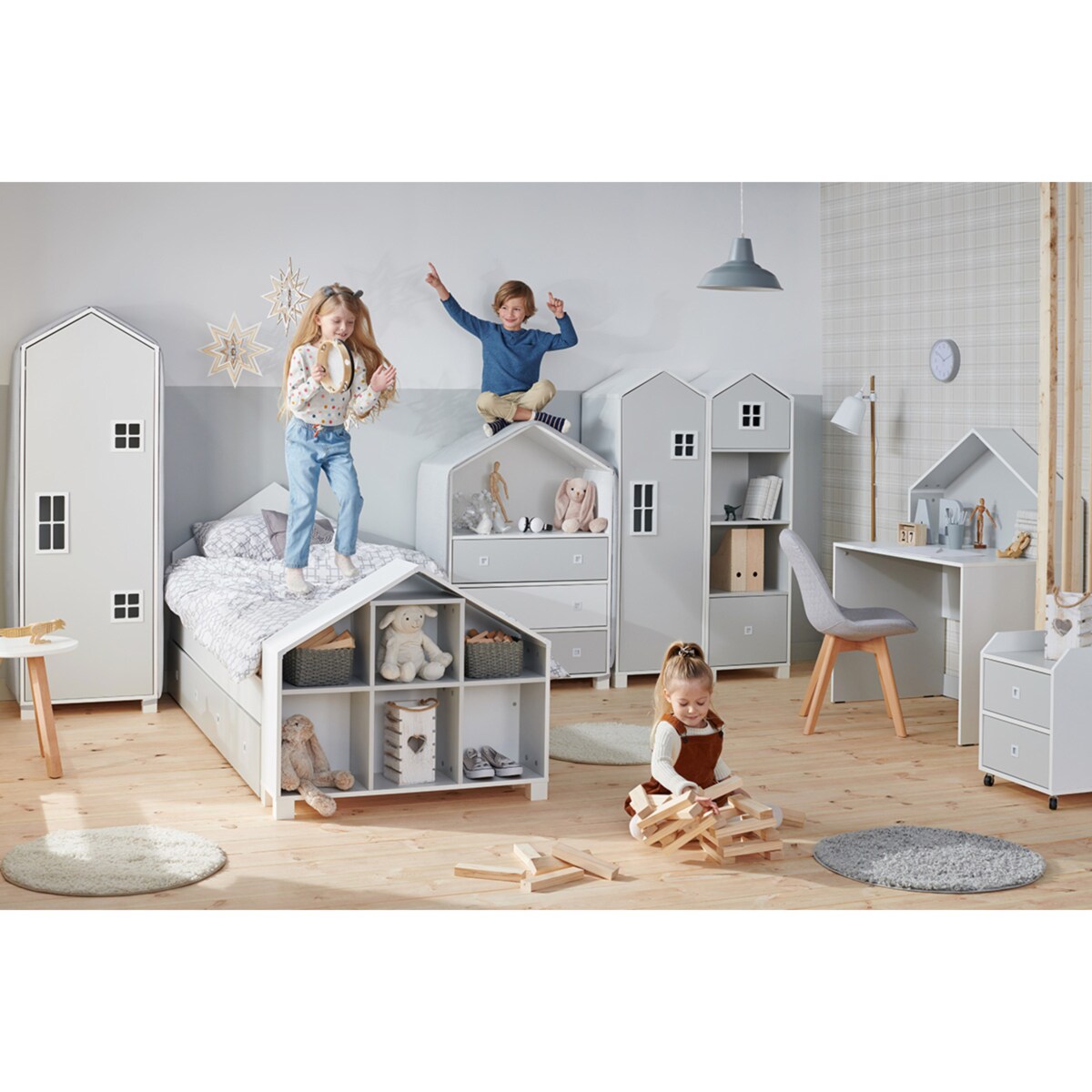 KONSIMO MIRUM Szara szafa z półkami w kształcie domku dla dziecka