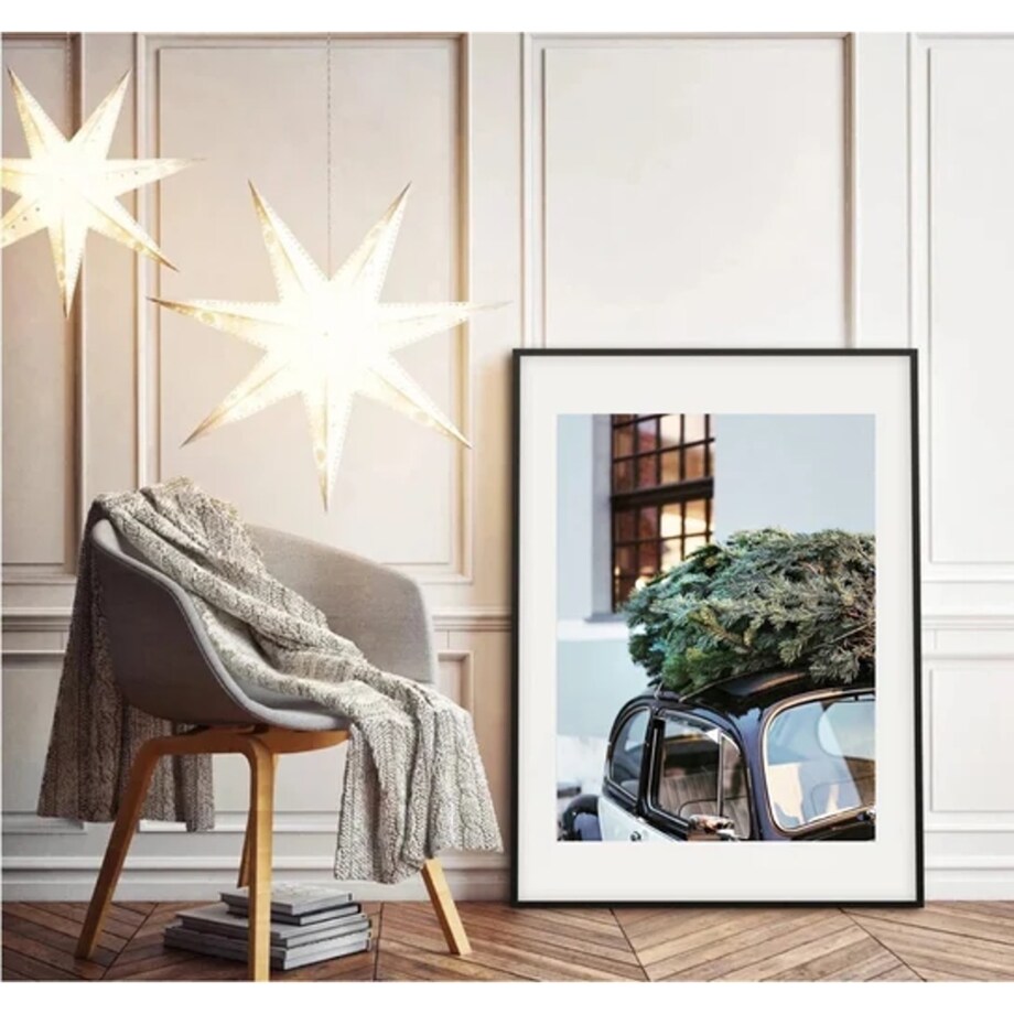 Poster Story, Plakat, Obraz - Zabytkowy Brązowy Samochód z Choinką na Dachu, wymiary 70 x 100 cm