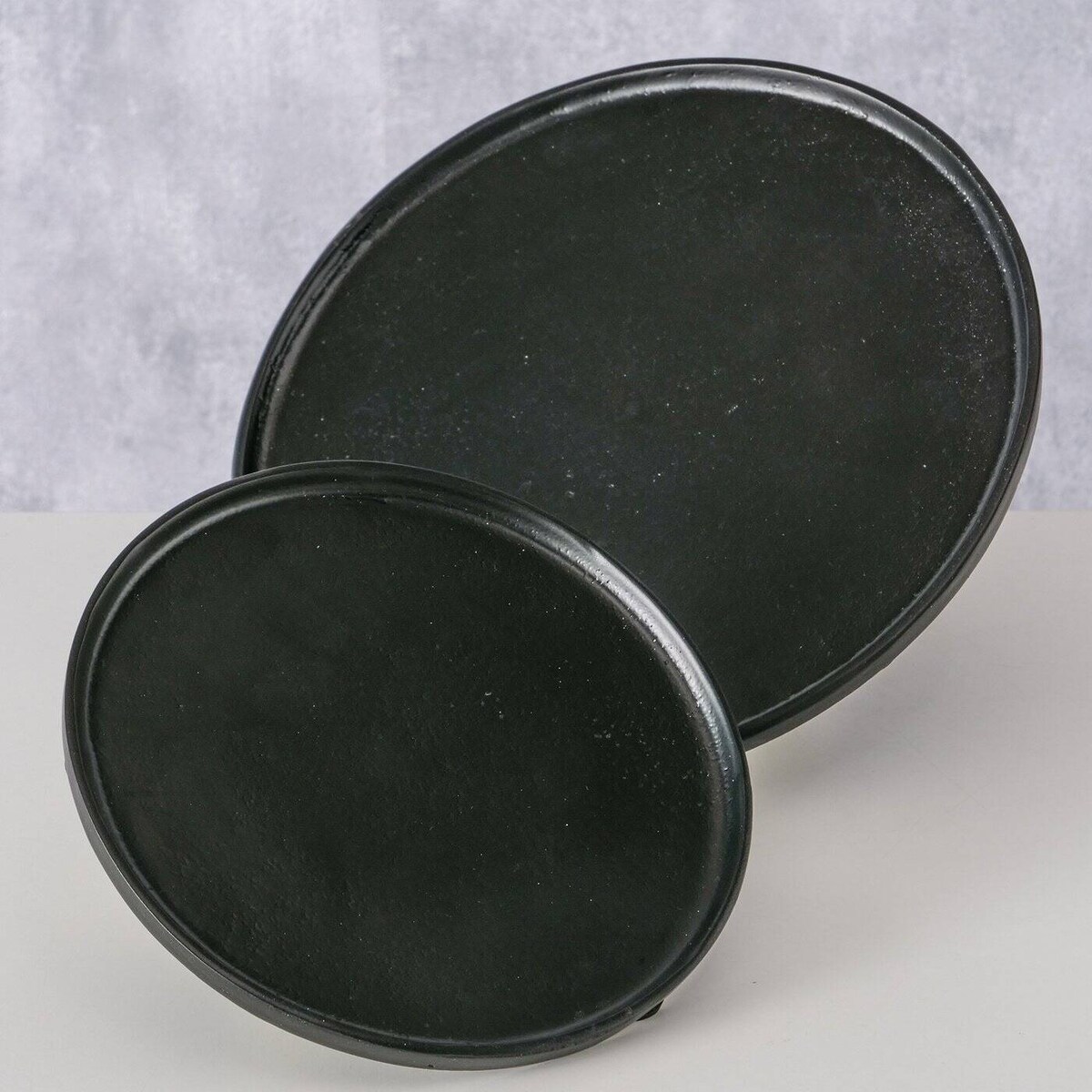 Tace dekoracyjne czarne VALOMI, metalowe, 2 sztuki