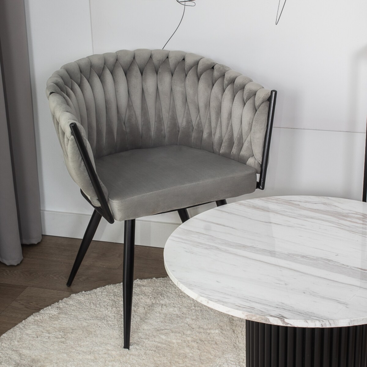 Krzesło tapicerowane do salonu glamour welurowe plecione szare