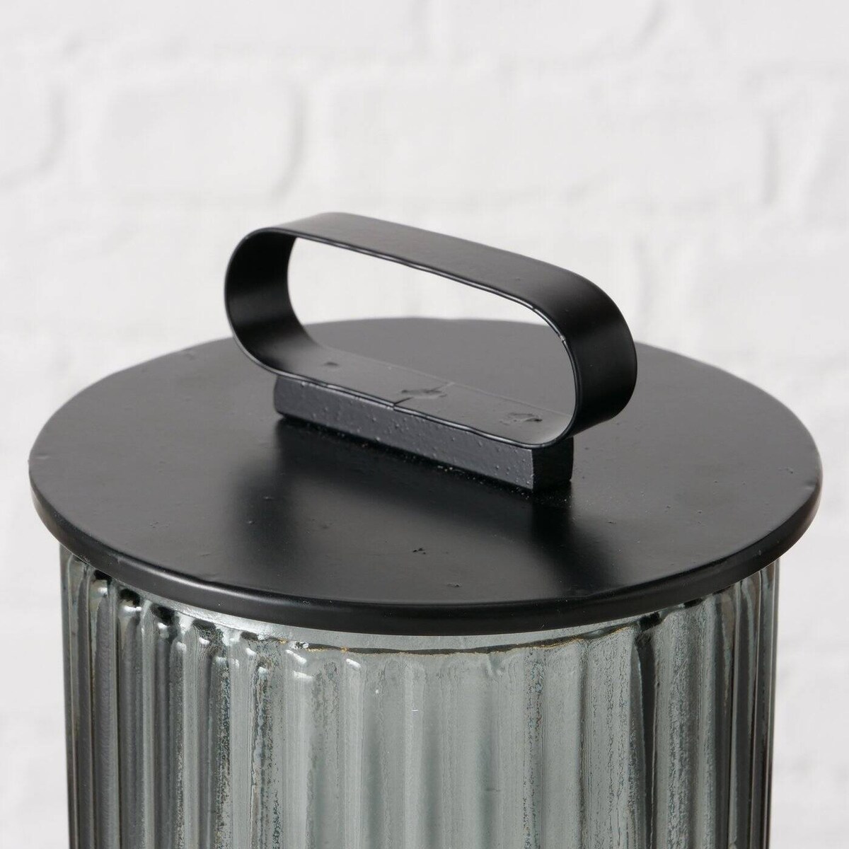 Czarny lampion SPARGO, ryflowane szkło