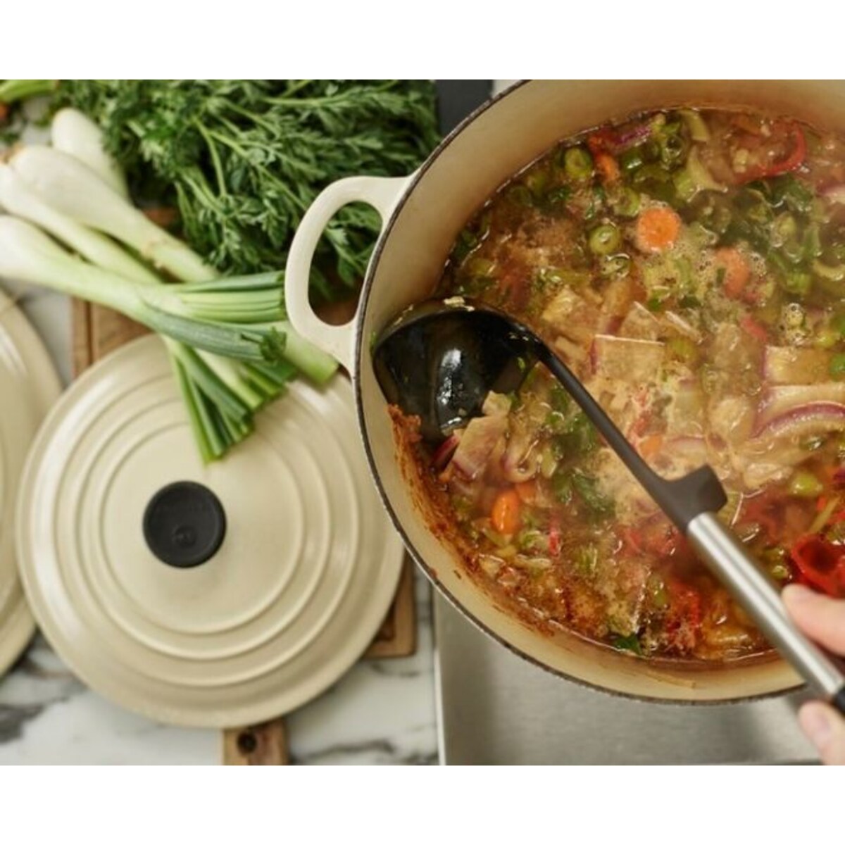 Chochelka silikonowa Elevate Joseph Joseph