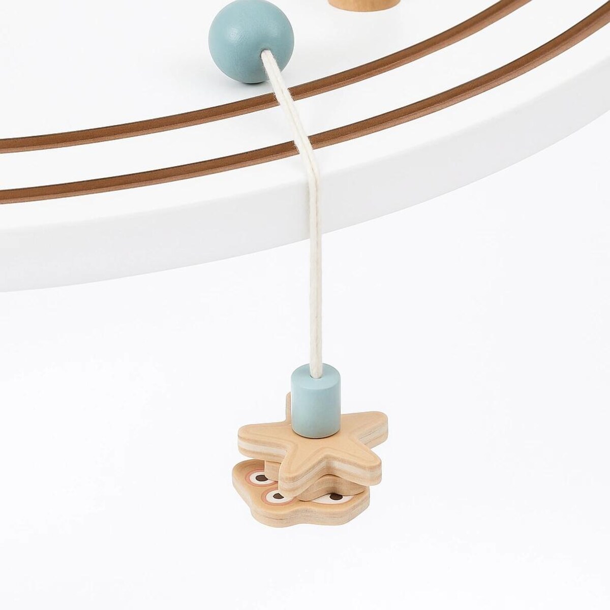 Drewniany stolik edukacyjny 2w1 interaktywny, manipulacyjny - labirynt i tor z pojazdami