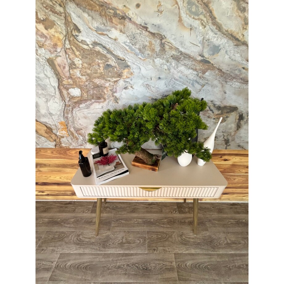 Bonsai iglaste na naturalnym pniu