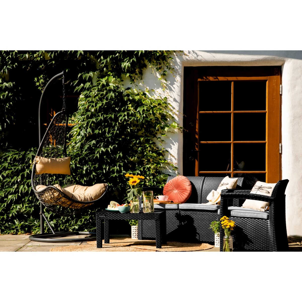 KONSIMO NEOMENS Meble ogrodowe wykonane z ciemnoszarego rattanu high-tech