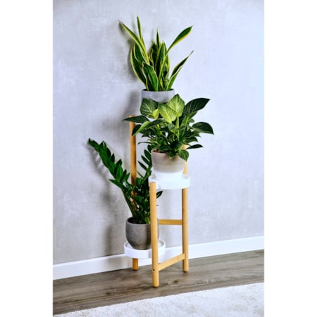 Bambusowy stojak na kwiaty z plastikowymi podstawkami