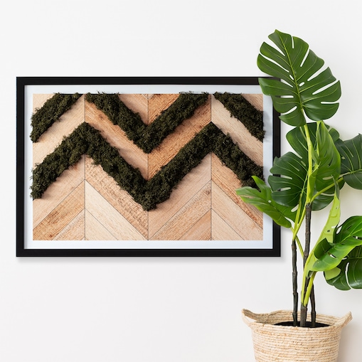 Obraz Deski w jodełkę - mech chrobotek w czarnej ramie 60x40cm