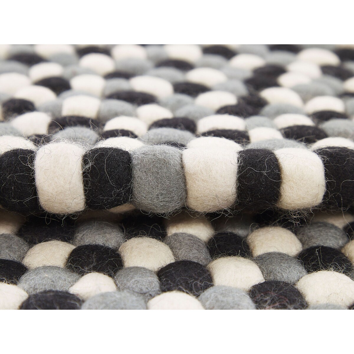 Dywan okrągły z filcowych kulek ø 140 cm wielokolorowy PENEK