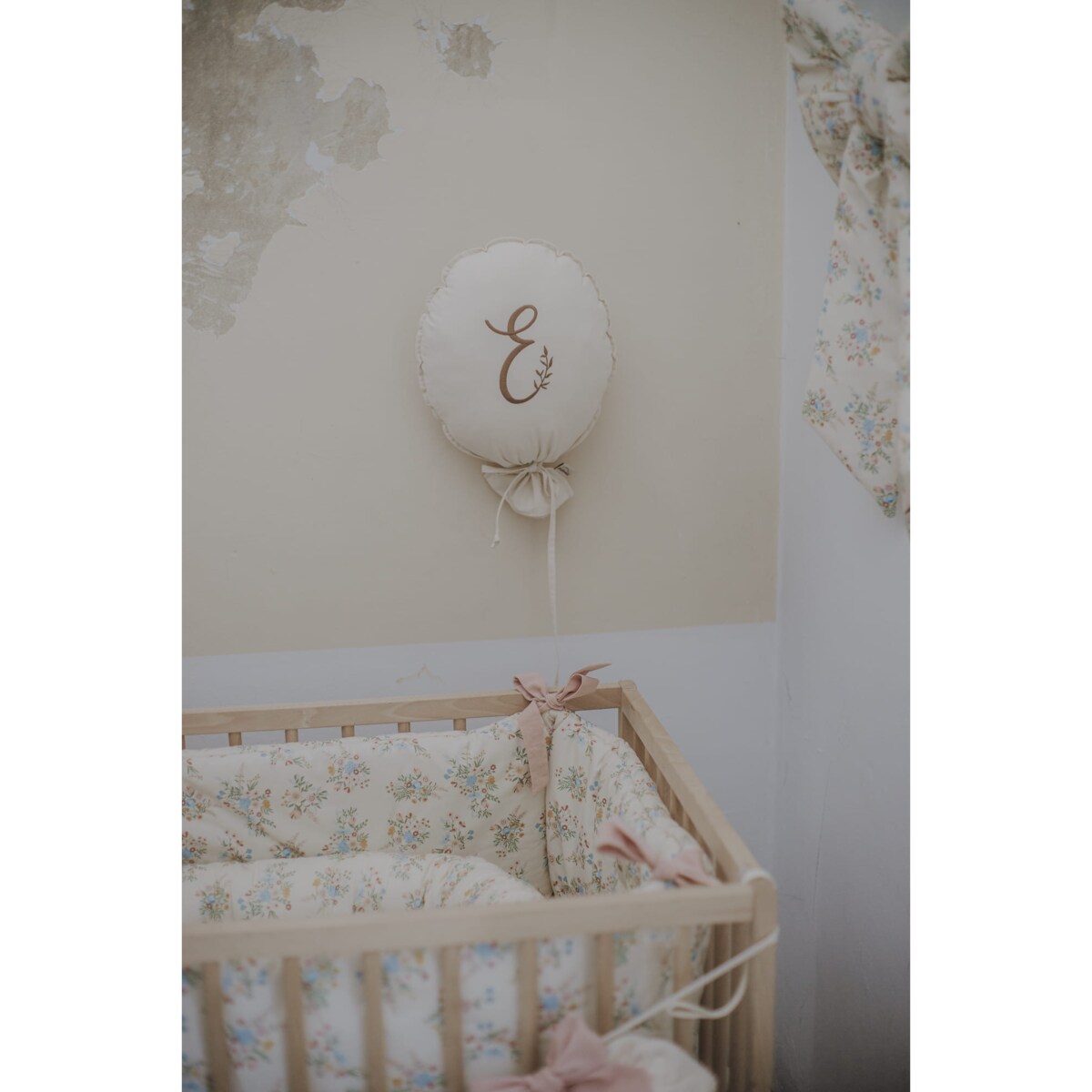 Ochraniacz do łóżeczka Blooming Meadow - S