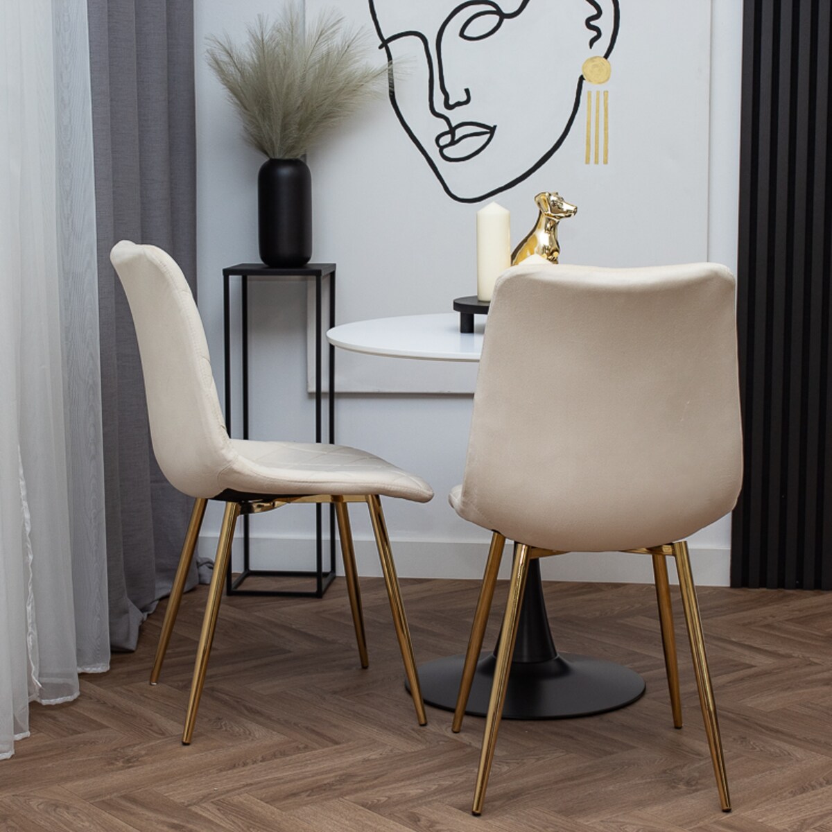 Krzesło tapicerowane beżowe welurowe pikowane glamour złote nogi