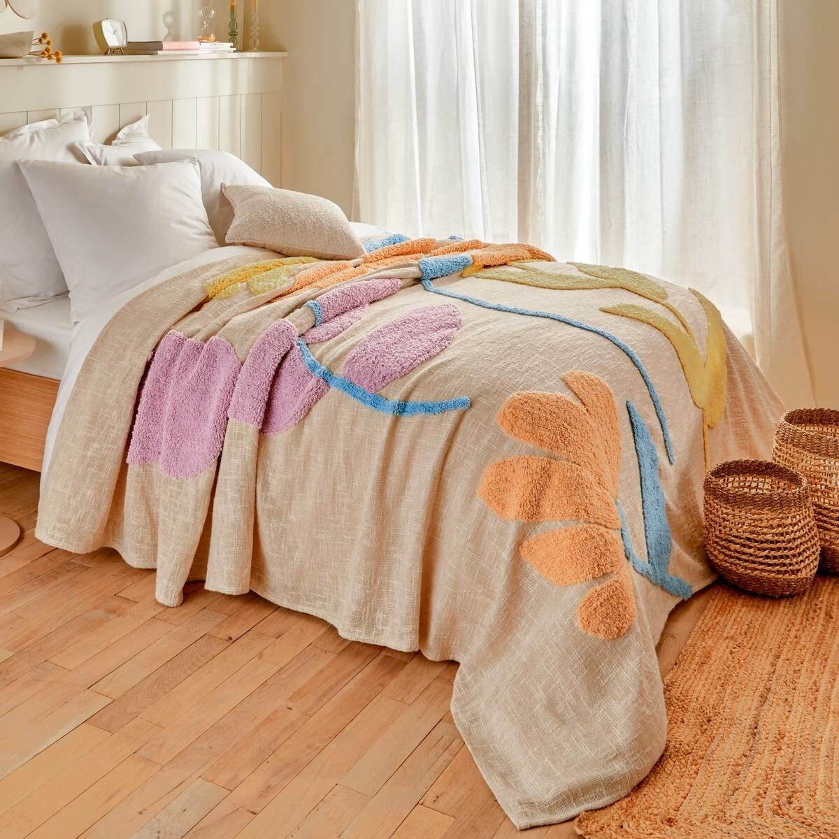 Narzuta na łóżko z tuftowanymi kwiatami, Wildflowers, 240x260 cm