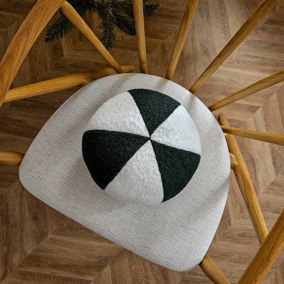 Poduszka SOFT LOOP | biało - zielona kula