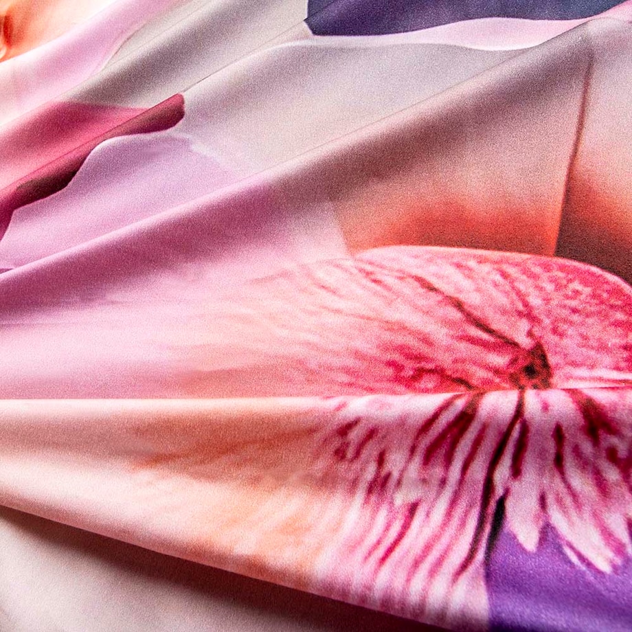 Pościel satyna bawełniana 140x200 Aurora biała i niebieska w pastelowe różowe kwiaty, Satynlove Premium