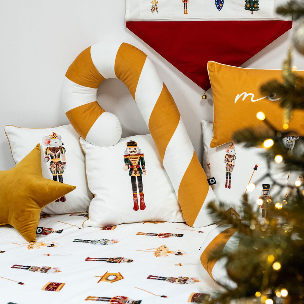 Poduszka XMAS wzór XM18 | Musztardowa laska cukrowa XXL