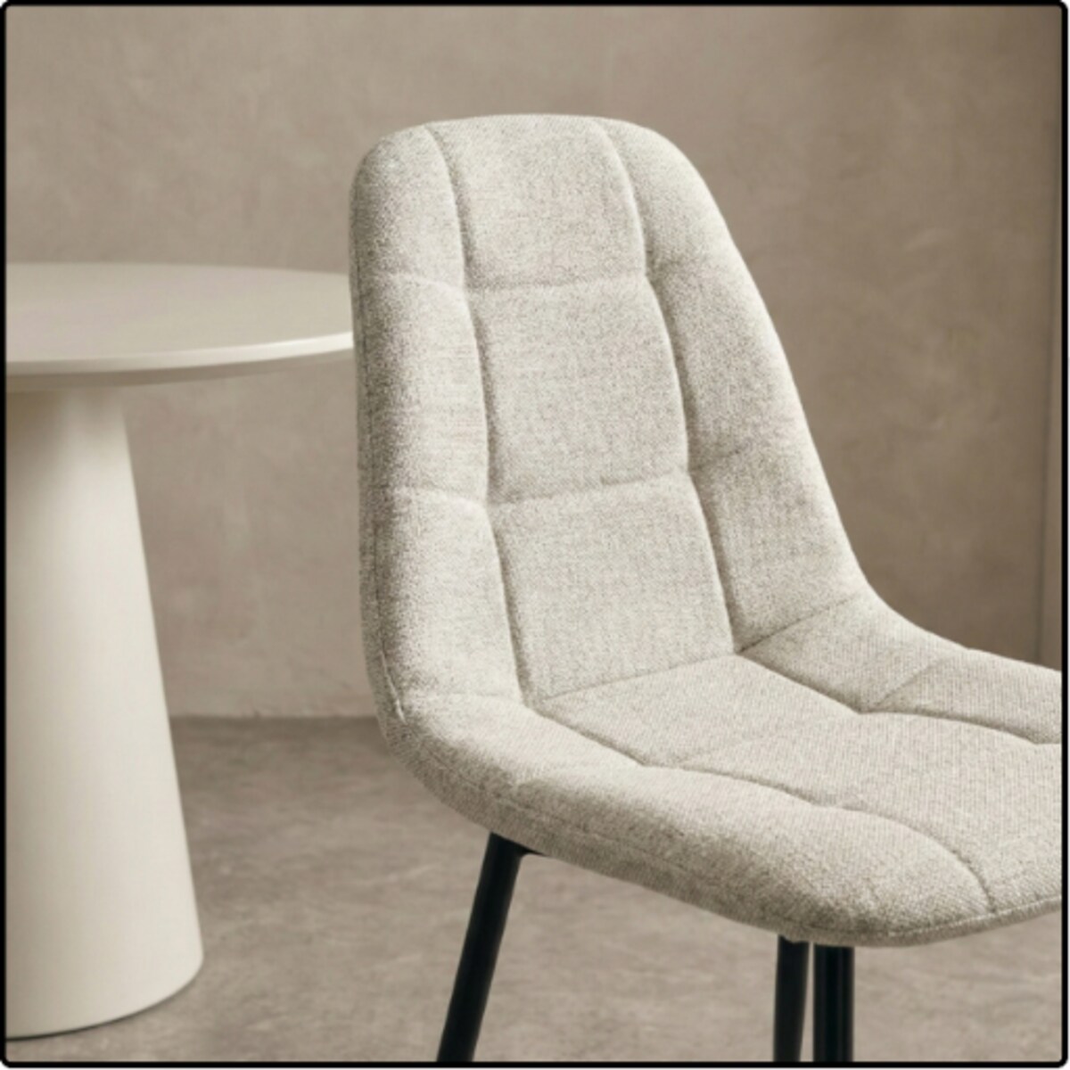 Krzesło tapicerowane pikowane beżowe z tkaniny wygodne nowoczesne do kuchni