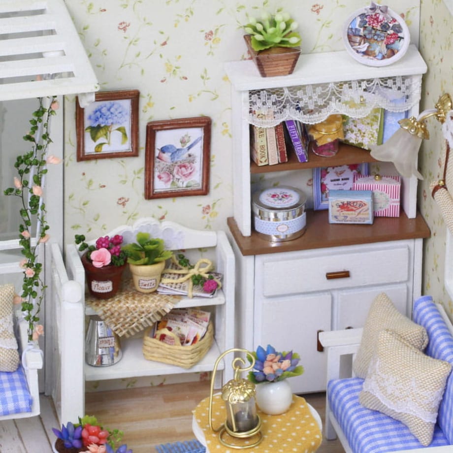 Miniaturowy domek - Fiołkowa weranda