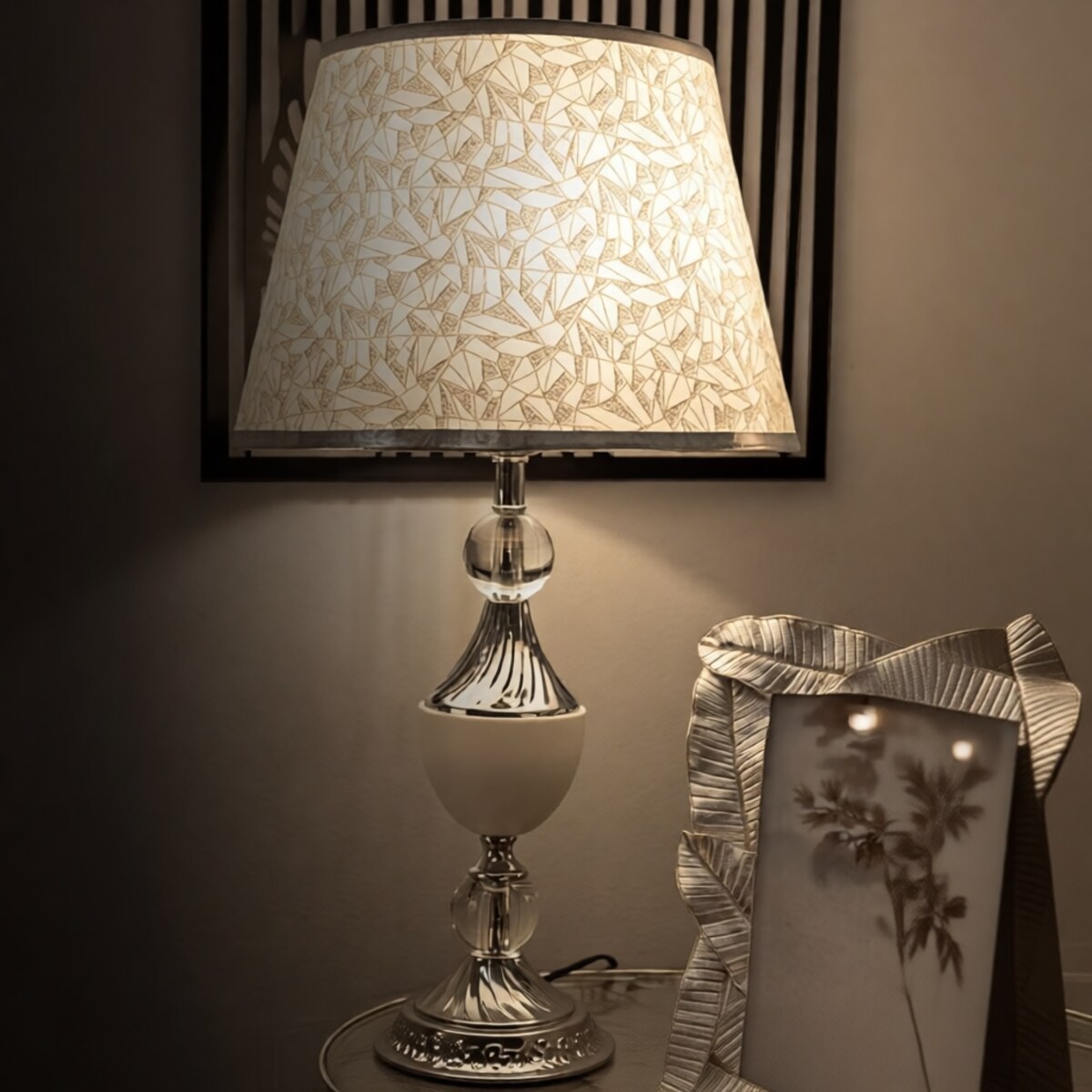 Lampa stołowa Kody, kolor srebrny i biały, żelazo i tkanina, 30 x 30 x 54 cm, 1 x E27, do salonu i sypialni, Mauro Ferretti