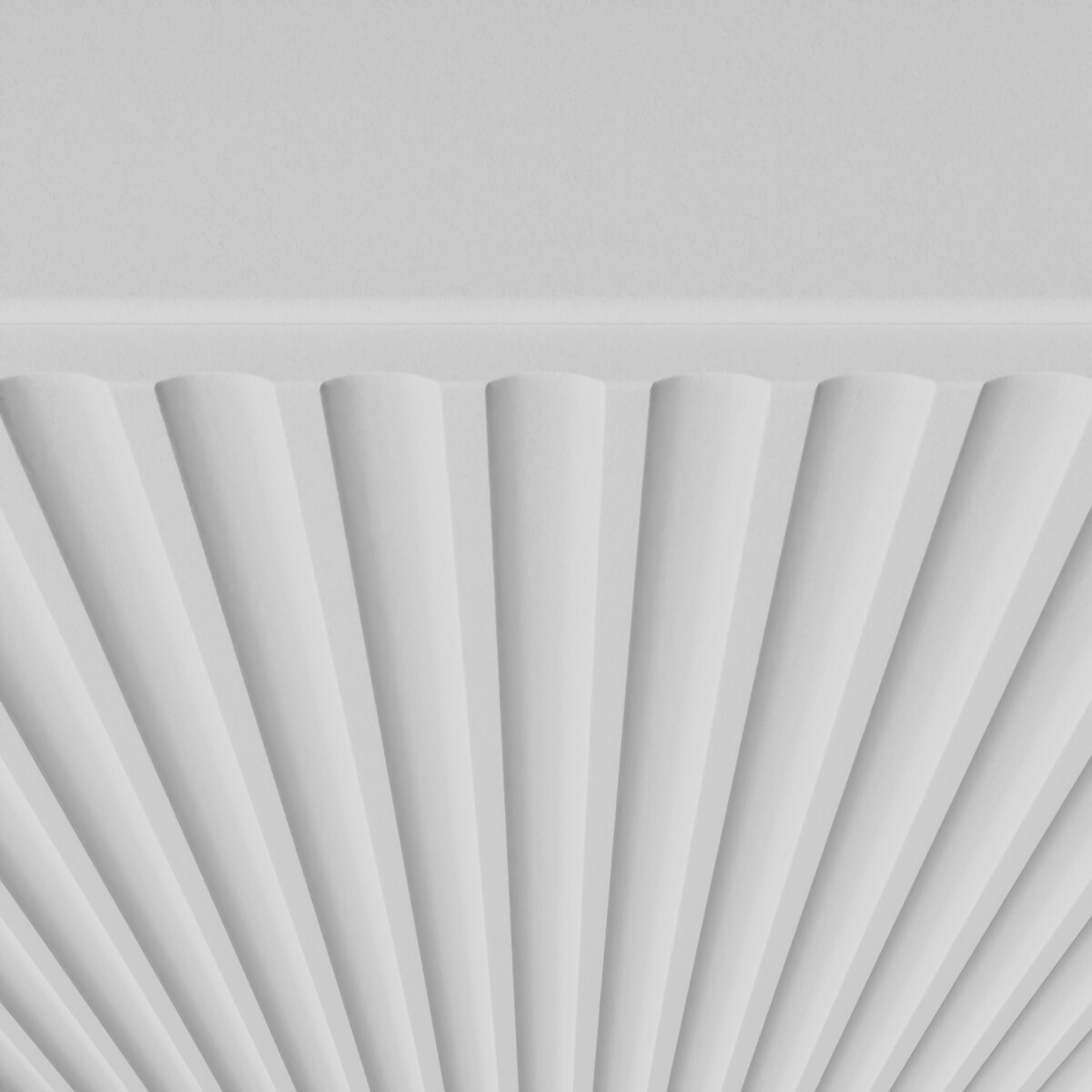 Szafka RTV NOELI, wisząca z ryflowanymi frontami pod telewizor- biała