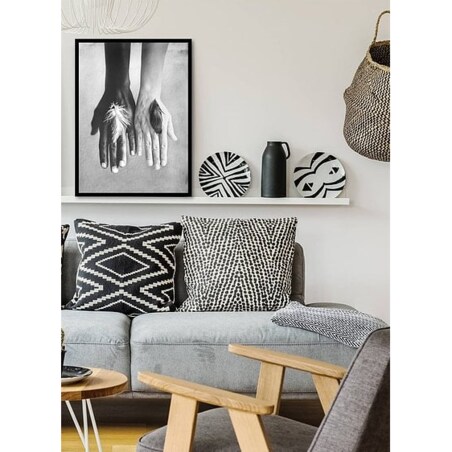 Poster Story, Plakat, Obraz - Piórka na Dłoniach, wymiary 42 x 60 cm