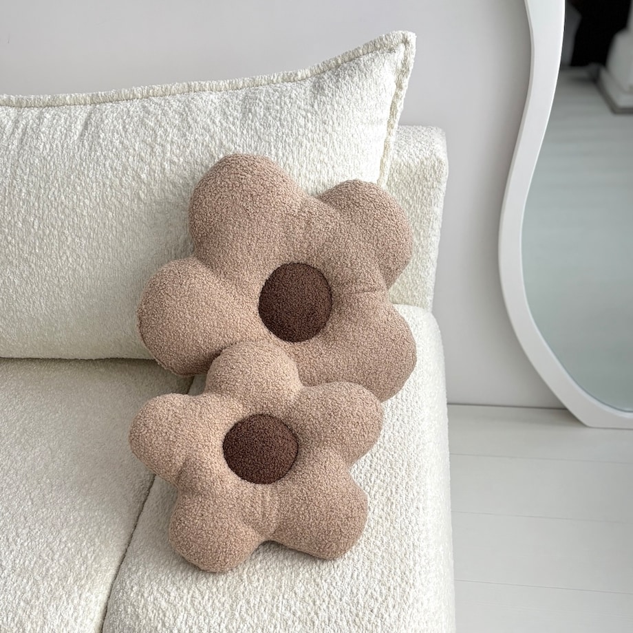 Poduszka boucle duży Kwiatek beż / brąz
