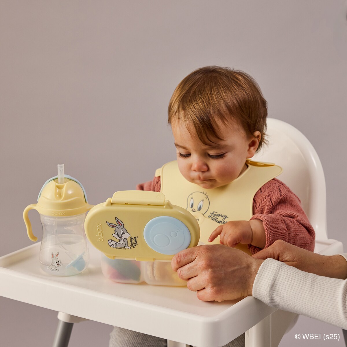 Looney Tunes  by b.box Zwijany śliniak silikonowy z otwartą kieszonką – miękki śliniak dla dziecka i niemowlaka