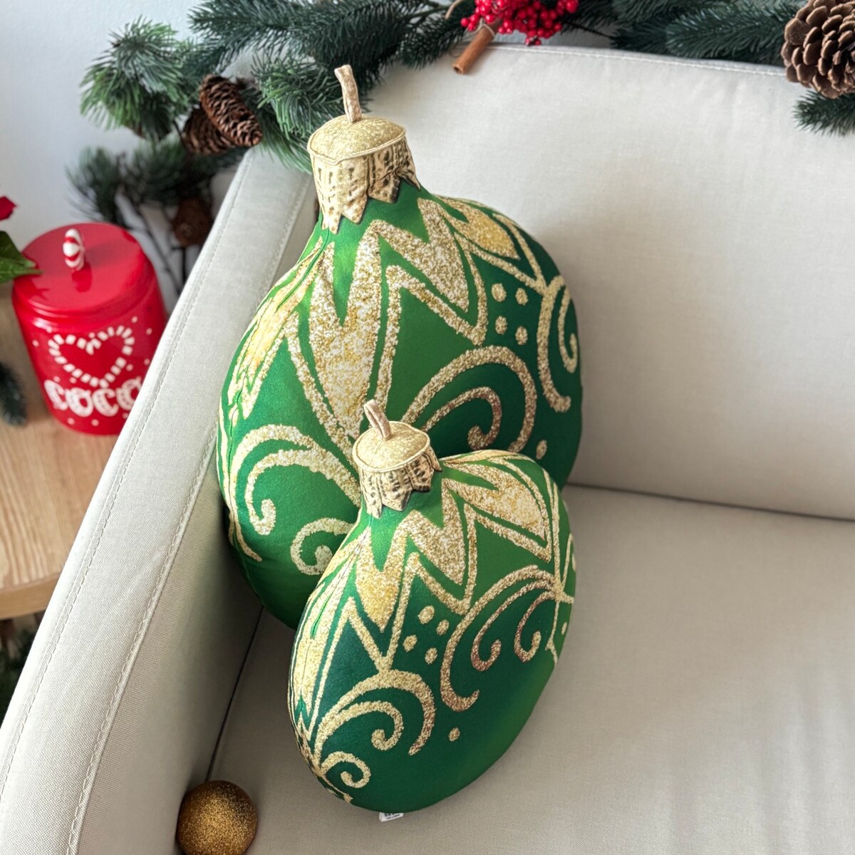 Poduszka dekoracyjna zielona Bombka mała