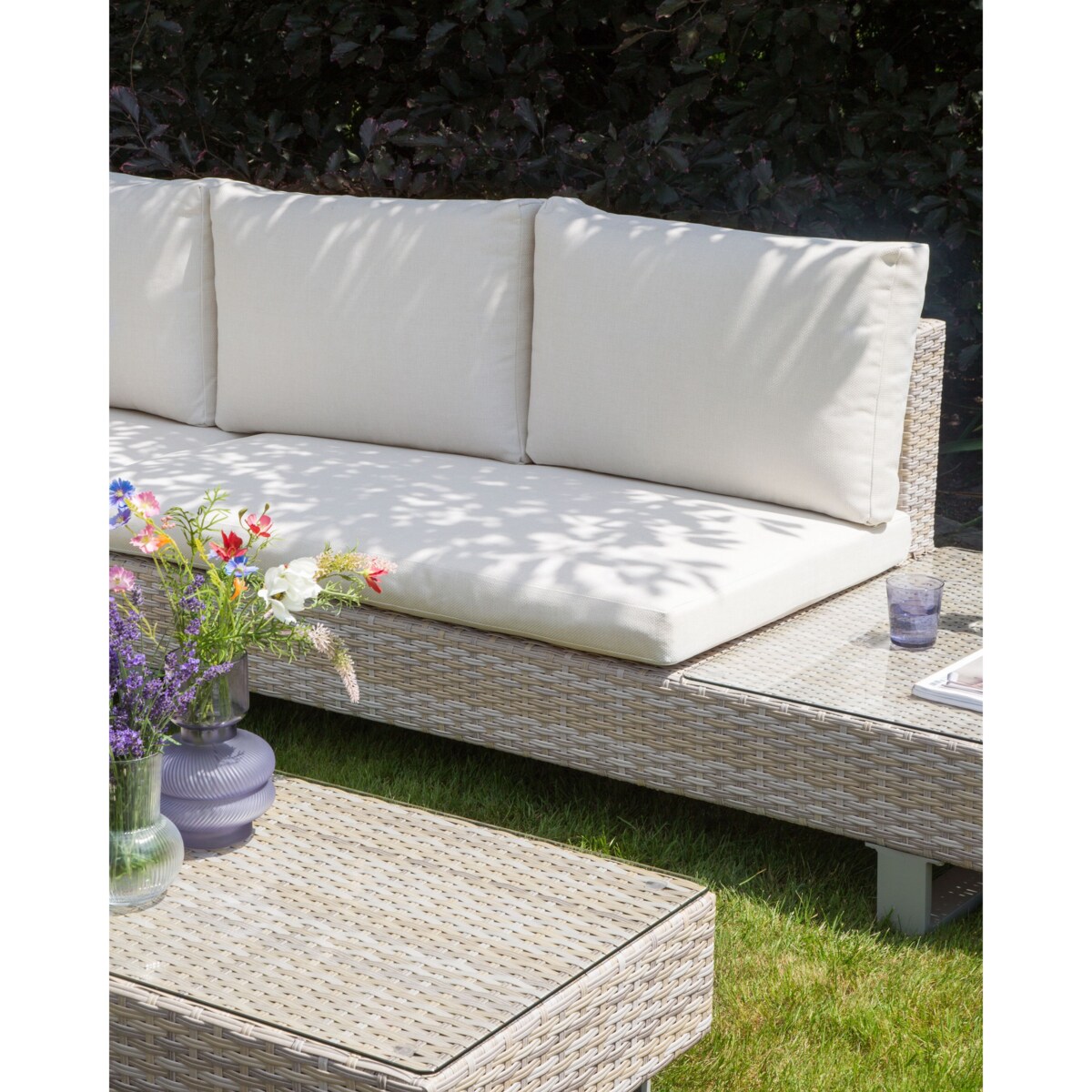 Narożnik ogrodowy ze stolikiem dla 5 osób LANCIANO Prawostronny Technorattan Złamana biel