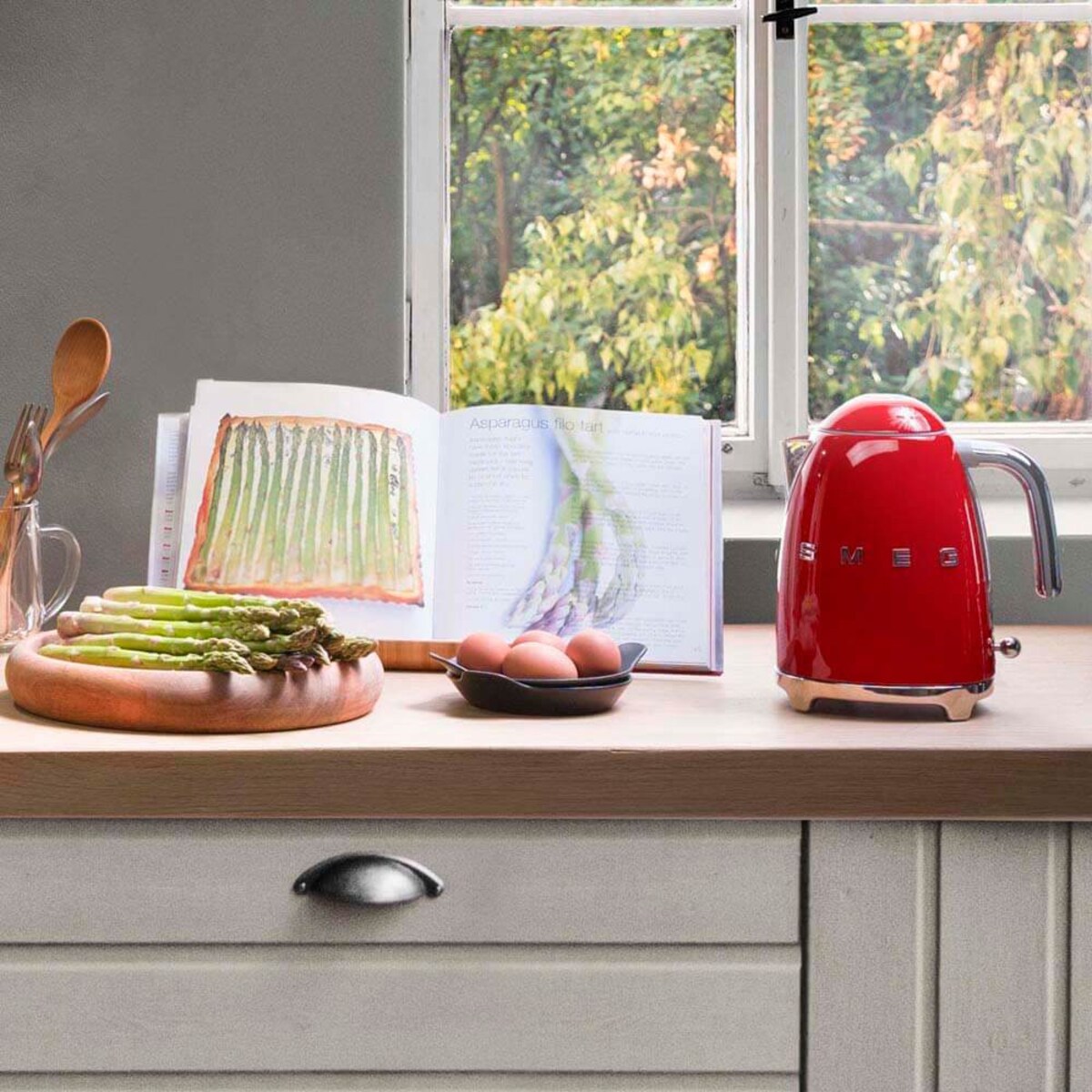 Czajnik elektryczny czerwony 50's Style, SMEG