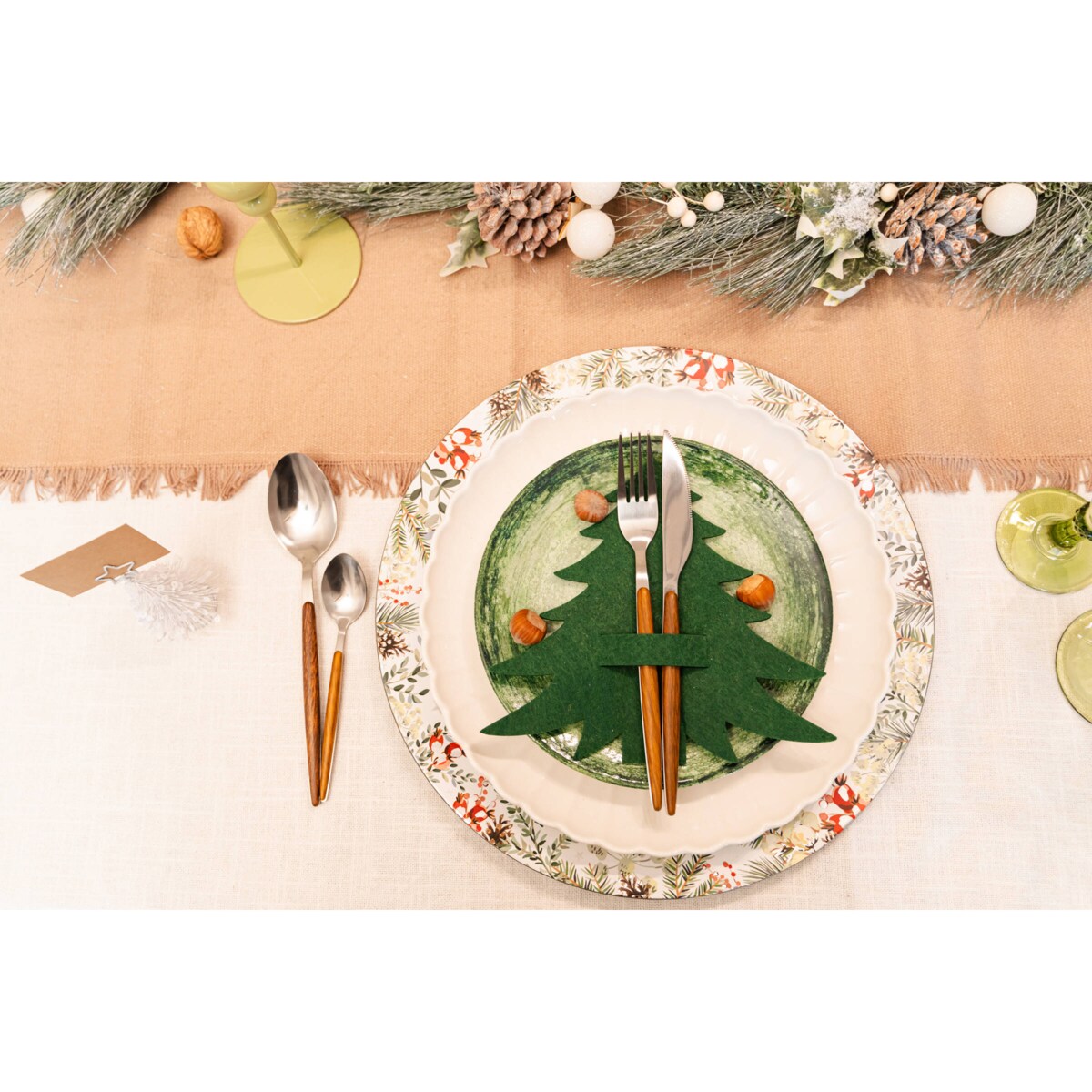 Podtalerz piankowy z motywem choinkowym, Ø 33 cm