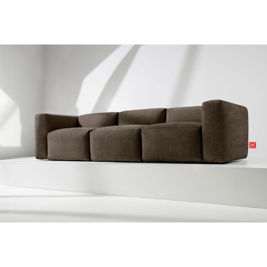 KONSIMO BUFFO 3-osobowa sofa z wyjątkowo miękkim i wygodnym siedziskiem, kolor brązowy