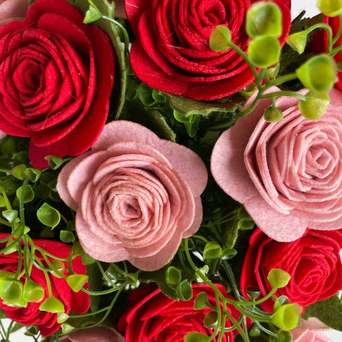 Kwiaty w koszyku DIY - Róże czerowno-różowe