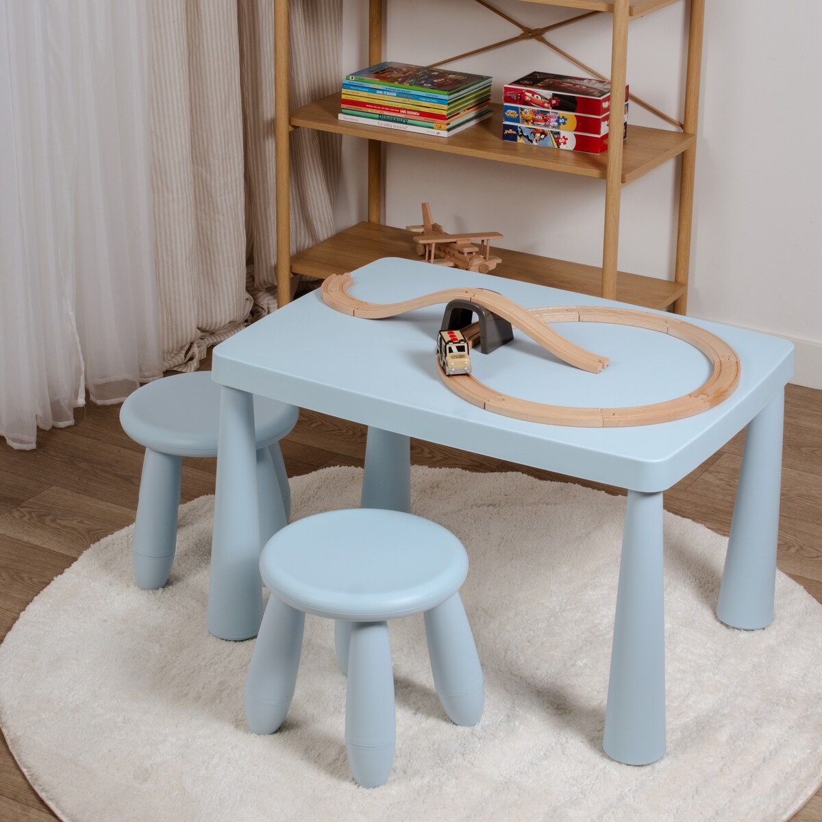 Stolik dla dzieci plastikowy niebieski stabilny stoliczek