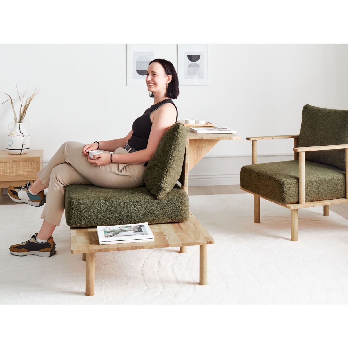 Sofa 2-osobowa ze stolikiem boucle ciemnozielona SALO