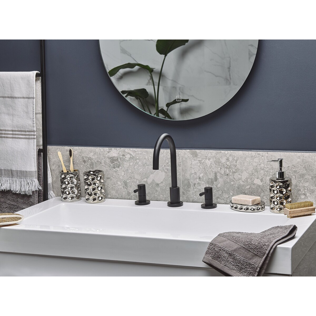 Zestaw akcesoriów łazienkowych 5 elementów TIRUA Ceramika Srebrny