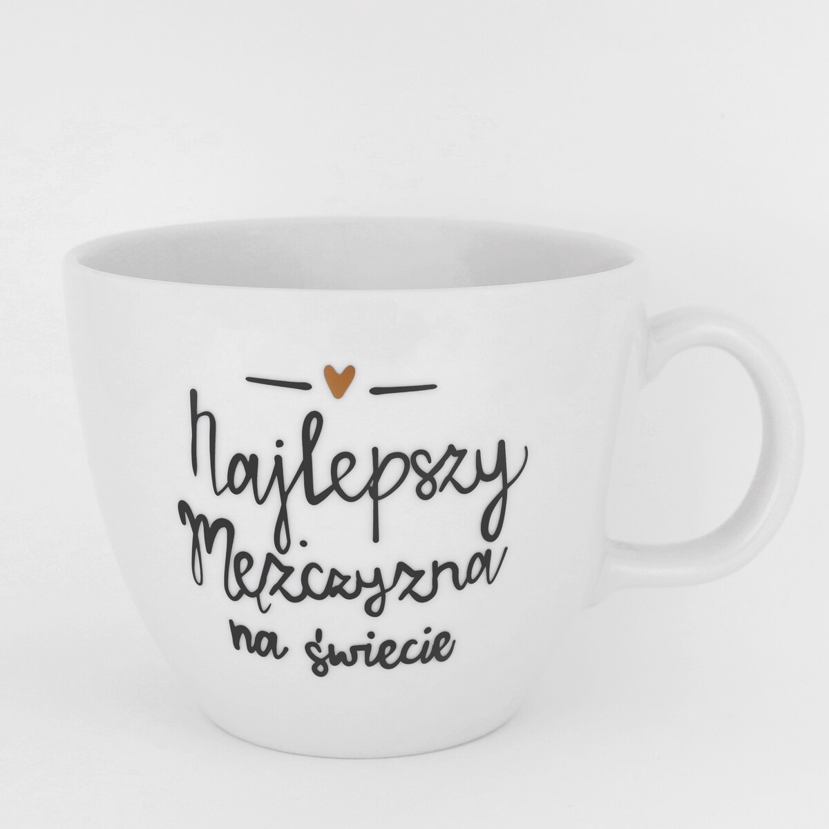 Biały kubek porcelanowy 1 litra - Motyw złotego serca z napisem najlepszy mężczyzna na świecie na dzień chłopaka dla mężczyzny
