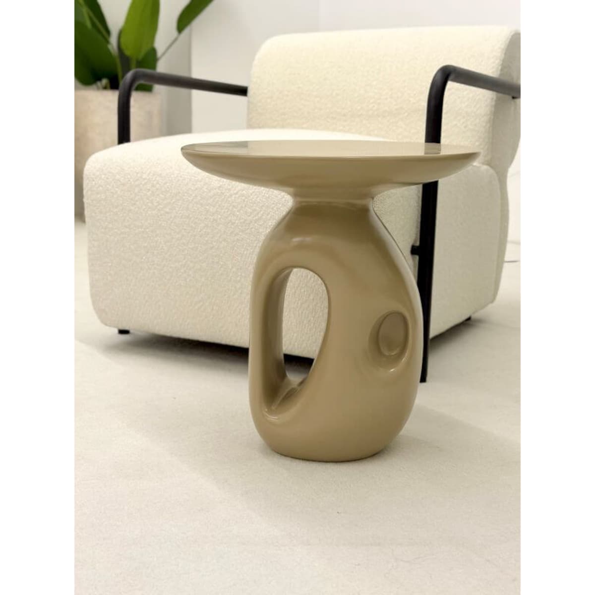 STOLIK AMADEO BEŻ - NOWOCZESNA FORMA, DESIGNERSKI CHARAKTER