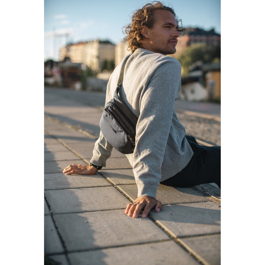 Saszetka nerka antykradzieżowa z recykling Pacsafe Vibe 100 - ciemnoszary