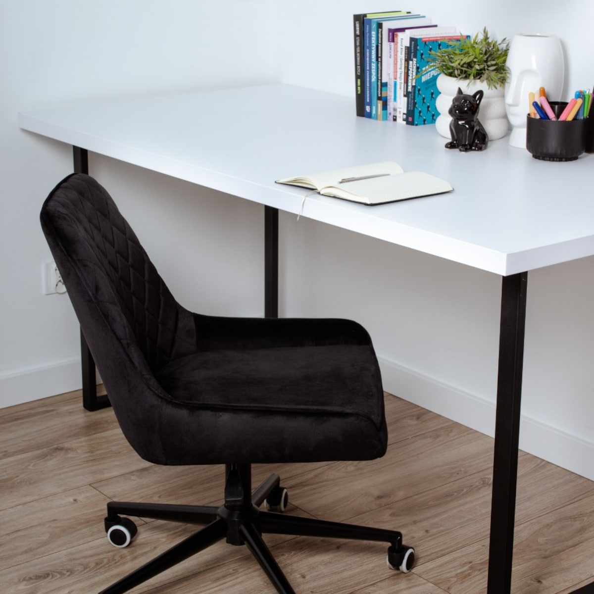 Fotel biurowy krzesło obrotowe regulowane czarne do biurka