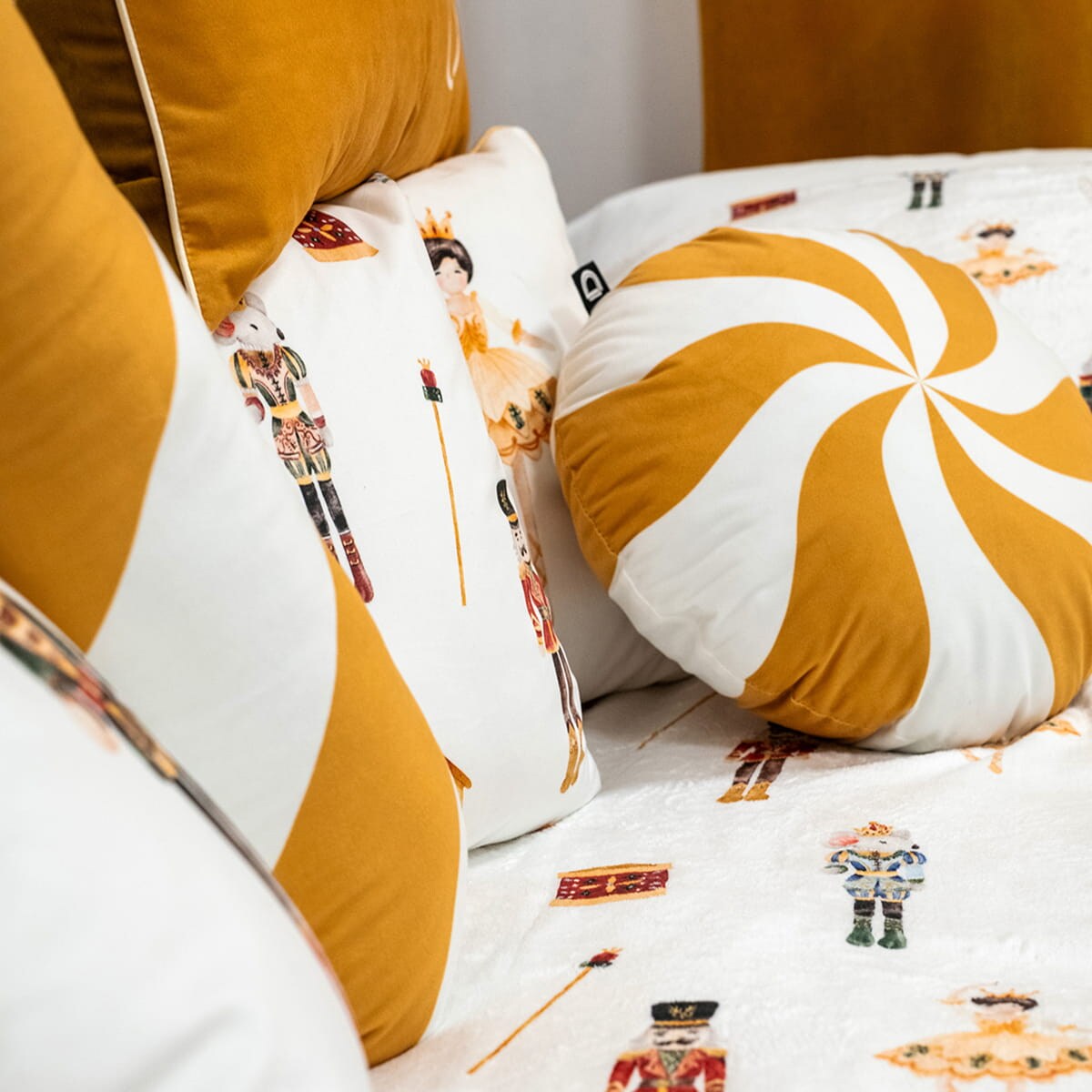 Poduszka XMAS wzór XM18 | Musztardowy cukierek