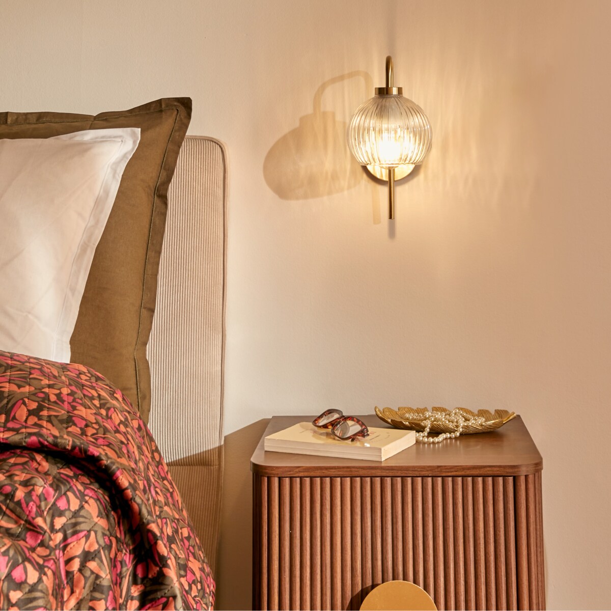 Kinkiet kula KRYS, złoto i szkło, wys. 30 cm