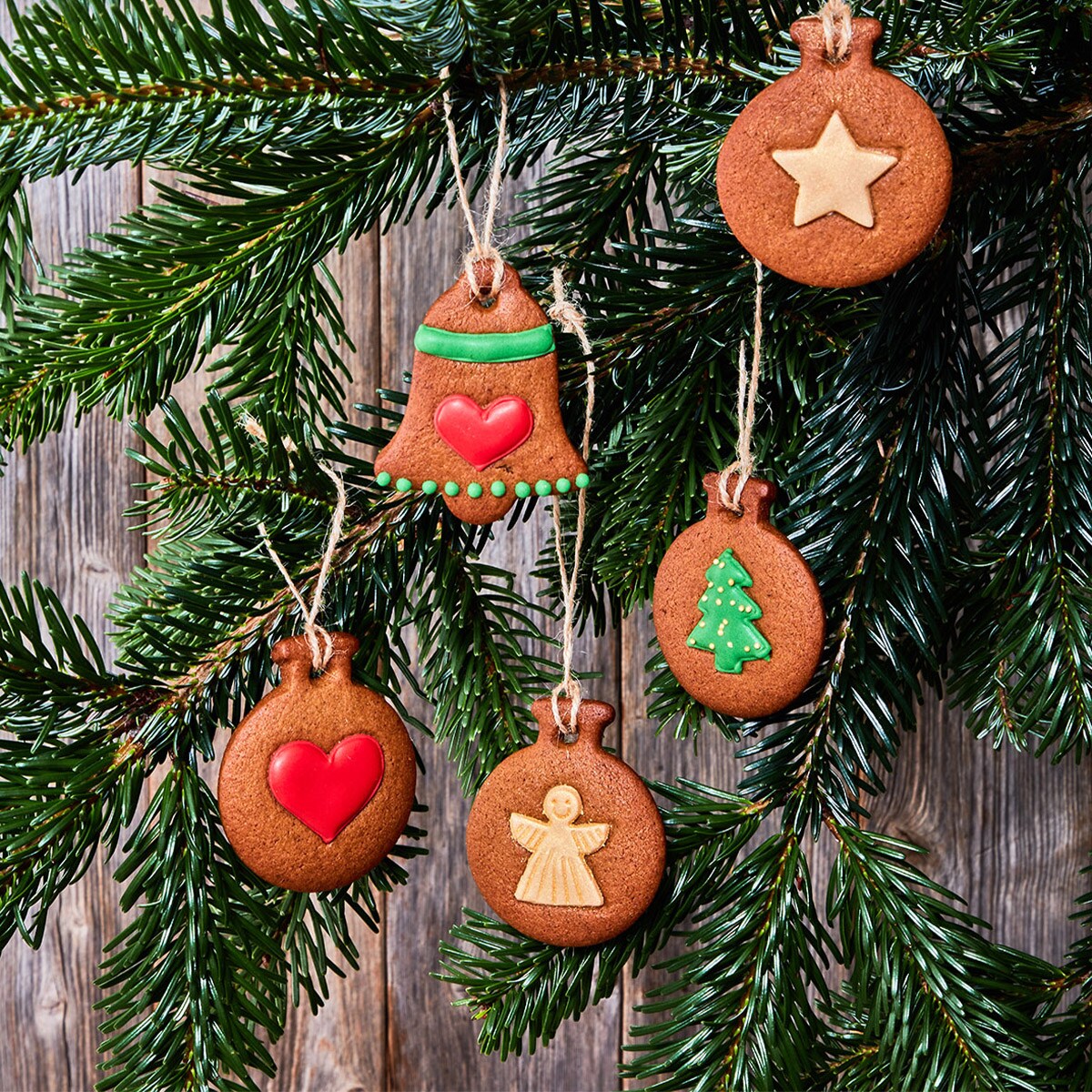 Foremka do wykrawania ciastek Bombka z Aniołkiem 6 cm / Birkmann